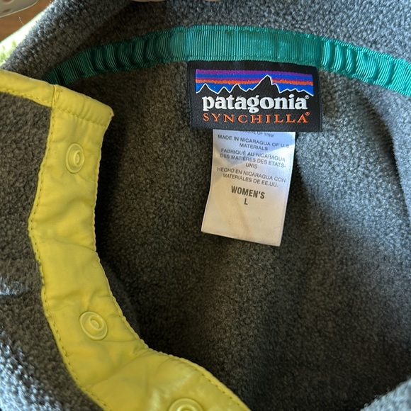 Patagonia Synchilla women’s size large fleece pullover gray, and yellow - Picture 3 of 6